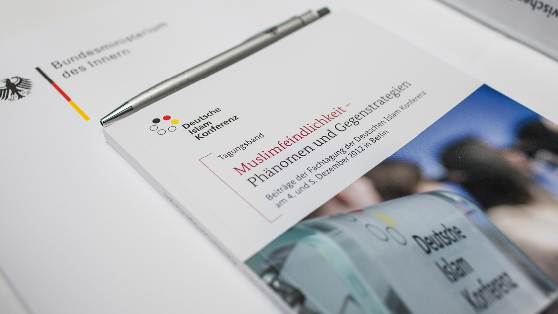 Ein Cover von einem Tagungsband (Source: photothek Thomas) Ein Cover von einem Tagungsband